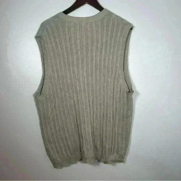 Men’s Cable Knit Sweater Vest - Picture 4 of 4